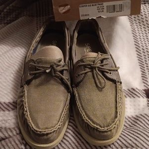 New mens size 10.5 sperry shoes
